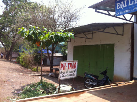 Rải "truyền đơn" "đả đảo" dì ghẻ tra tấn con chồng